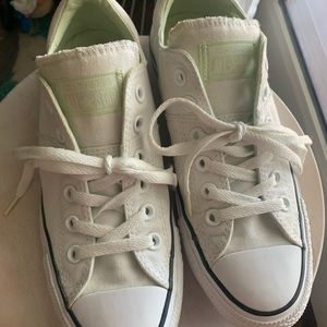 Converse Sneakers size 8